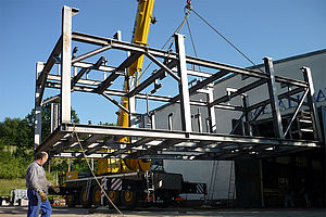 Skid für Aggregate und Rohrleitungen